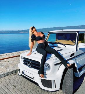 Jelena Karleuša feet photo 1