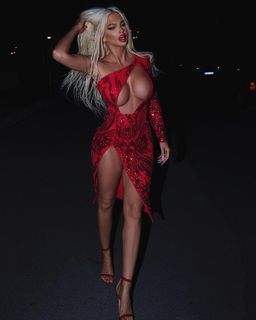 Jelena Karleuša feet photo 18