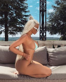 Jelena Karleuša feet photo 13