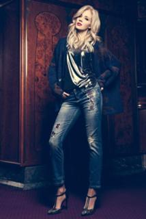 Jelena Rozga feet photo thumbnail