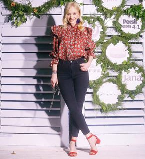 Jelena Rozga feet photo thumbnail