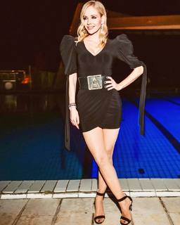 Jelena Rozga feet photo thumbnail