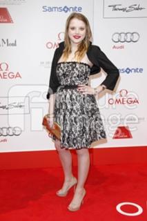 Jella Haase feet photo thumbnail