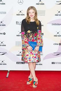 Jella Haase feet photo thumbnail