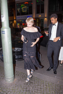 Jella Haase feet photo thumbnail