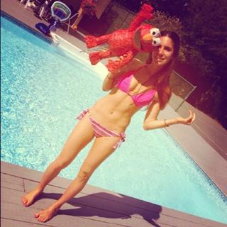 Jen Selter feet photo thumbnail