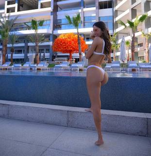 Jen Selter feet photo thumbnail