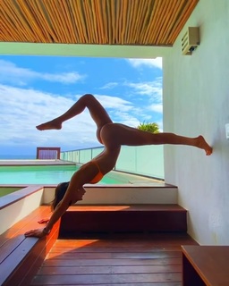 Jen Selter feet photo thumbnail