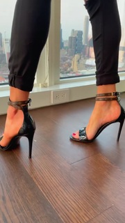 Jen Selter feet photo thumbnail