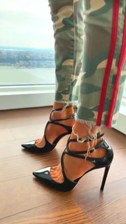 Jen Selter feet photo thumbnail
