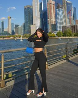 Jen Selter feet photo thumbnail
