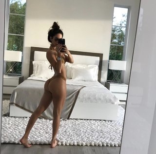 Jen Selter feet photo thumbnail