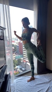 Jen Selter feet photo thumbnail