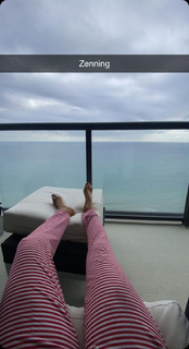 Jen Selter feet photo thumbnail