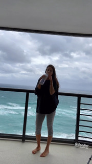 Jen Selter feet photo thumbnail