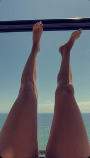 Jen Selter feet photo thumbnail