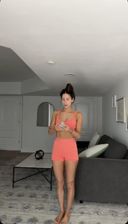 Jen Selter feet photo thumbnail