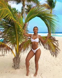 Jena Frumes feet photo thumbnail