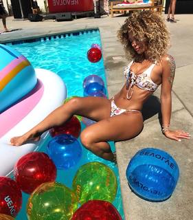 Jena Frumes feet photo thumbnail
