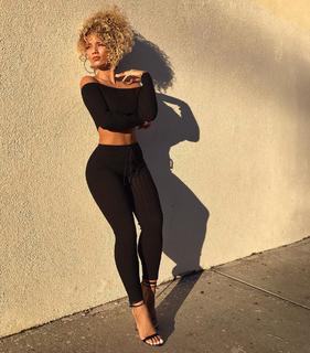 Jena Frumes feet photo thumbnail