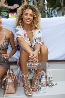 Jena Frumes feet photo thumbnail