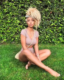 Jena Frumes feet photo thumbnail