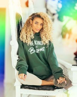Jena Frumes feet photo thumbnail