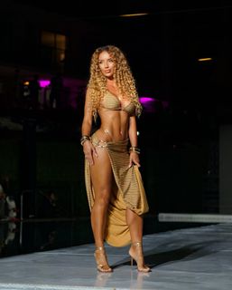 Jena Frumes feet photo thumbnail