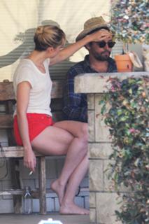Jena Malone feet photo thumbnail