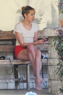 Jena Malone feet photo thumbnail