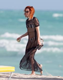 Jena Malone feet photo thumbnail