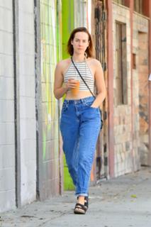 Jena Malone feet photo thumbnail