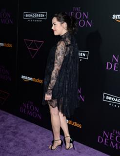 Jena Malone feet photo thumbnail