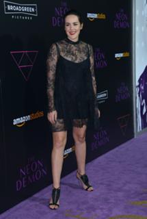 Jena Malone feet photo thumbnail
