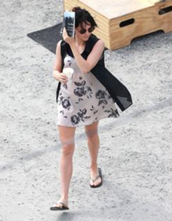 Jena Malone feet photo thumbnail