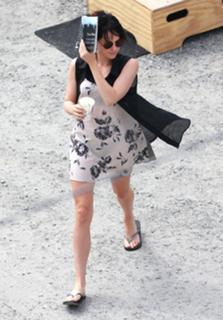 Jena Malone feet photo thumbnail