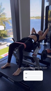 Jena Sims feet photo thumbnail