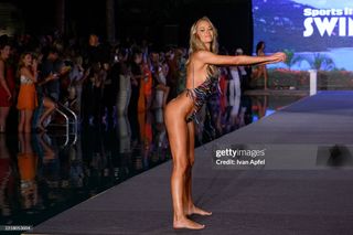 Jena Sims feet photo thumbnail