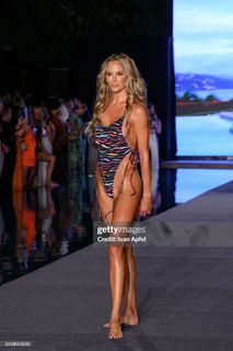 Jena Sims feet photo thumbnail