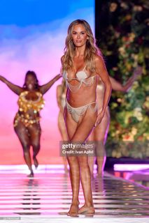 Jena Sims feet photo 8