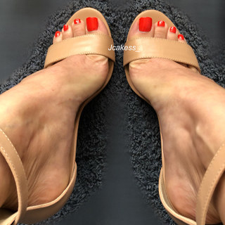 Jenelle Jcakess feet photo thumbnail
