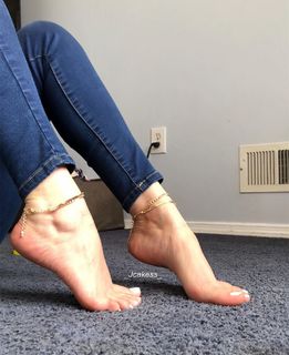 Jenelle Jcakess feet photo thumbnail
