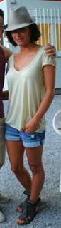 Jenifer Bartoli feet photo thumbnail