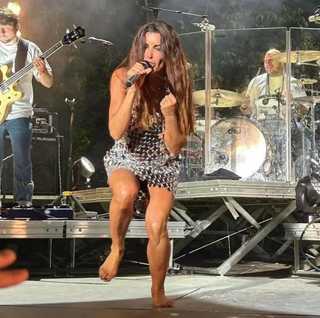 Jenifer Bartoli feet photo thumbnail