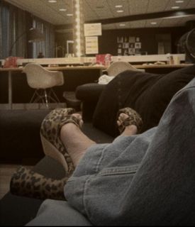 Jenifer Bartoli feet photo thumbnail