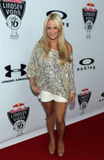 Jenn Brown feet photo thumbnail