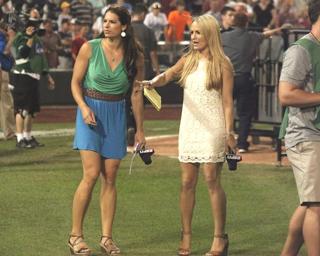 Jenn Brown feet photo thumbnail