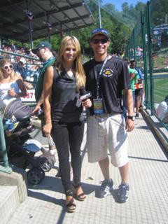 Jenn Brown feet photo thumbnail