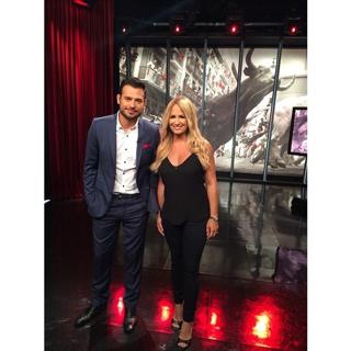 Jenn Brown feet photo thumbnail