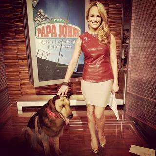 Jenn Brown feet photo thumbnail